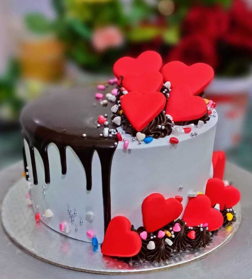 Premium RED N White Velvet Cake